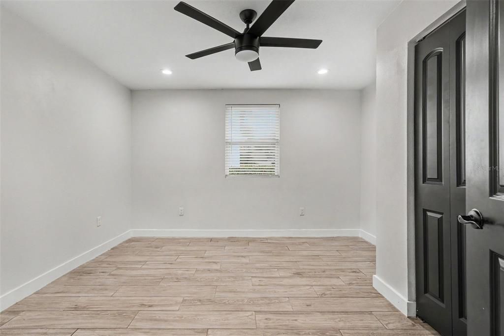 For Sale: $380,000 (3 beds, 3 baths, 1558 Square Feet)