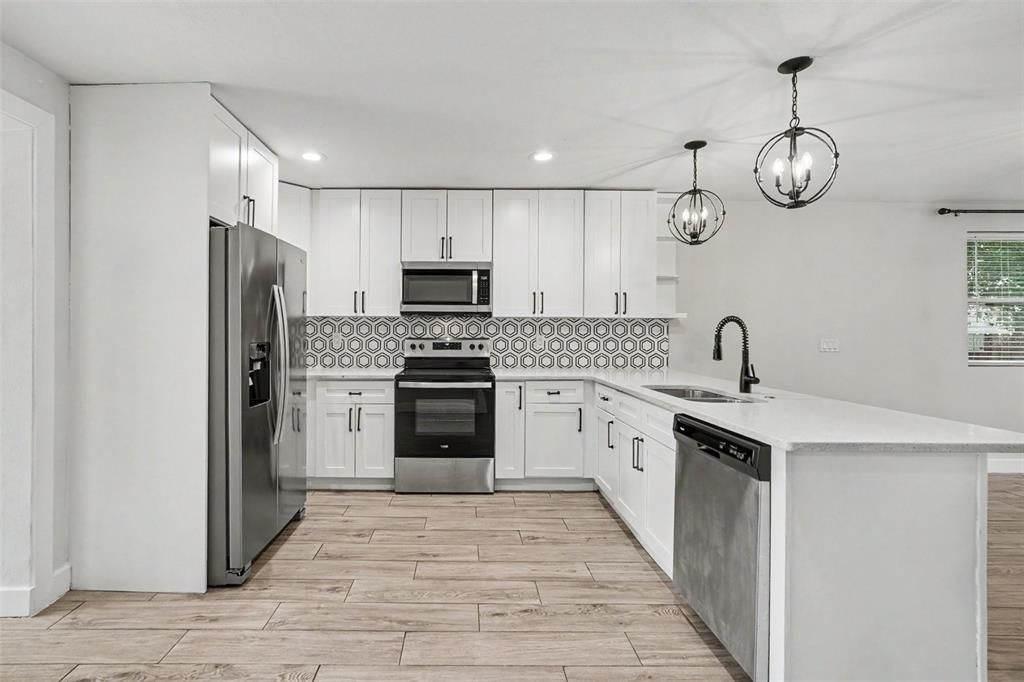 For Sale: $380,000 (3 beds, 3 baths, 1558 Square Feet)