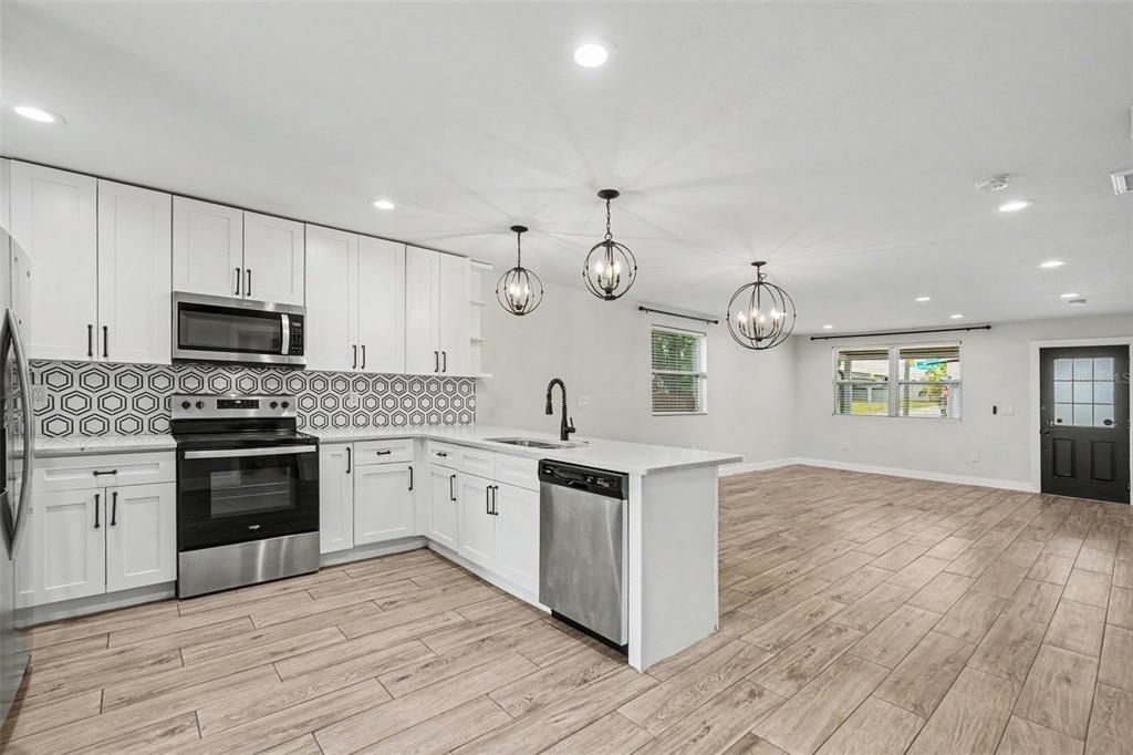 For Sale: $380,000 (3 beds, 3 baths, 1558 Square Feet)