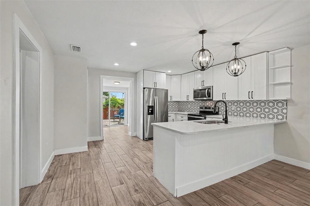For Sale: $380,000 (3 beds, 3 baths, 1558 Square Feet)