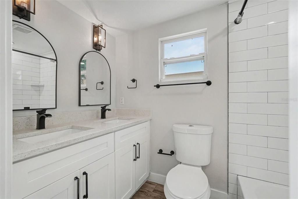 For Sale: $380,000 (3 beds, 3 baths, 1558 Square Feet)