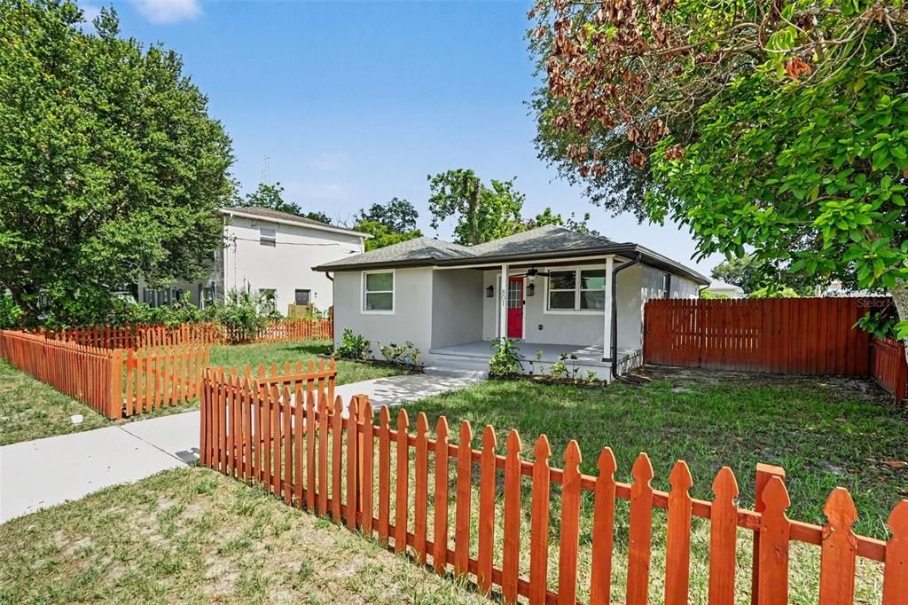 For Sale: $380,000 (3 beds, 3 baths, 1558 Square Feet)