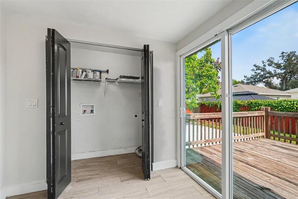 For Sale: $380,000 (3 beds, 3 baths, 1558 Square Feet)