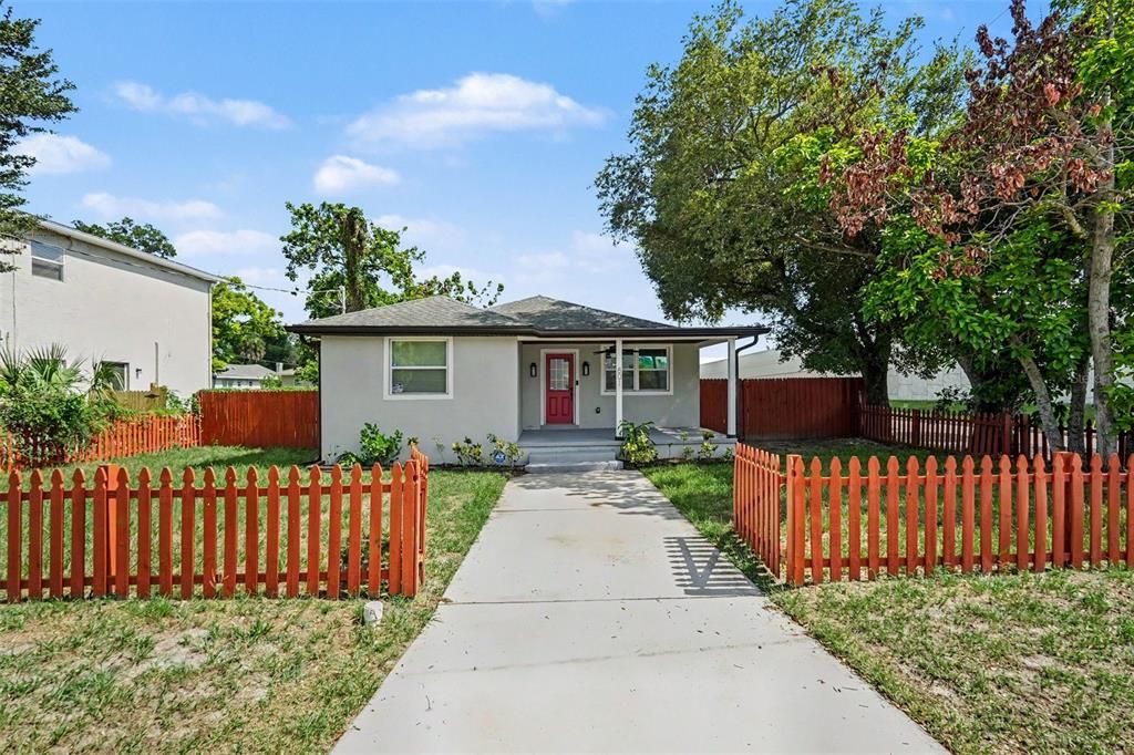 For Sale: $380,000 (3 beds, 3 baths, 1558 Square Feet)