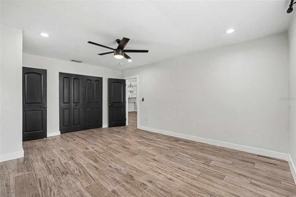 For Sale: $380,000 (3 beds, 3 baths, 1558 Square Feet)