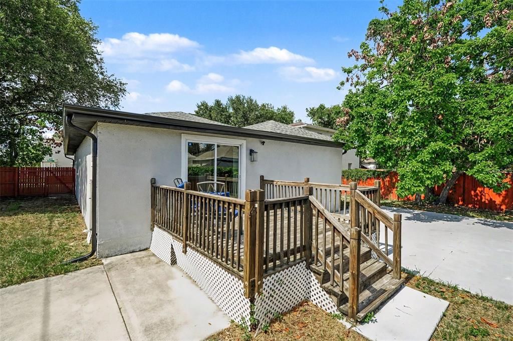 For Sale: $380,000 (3 beds, 3 baths, 1558 Square Feet)