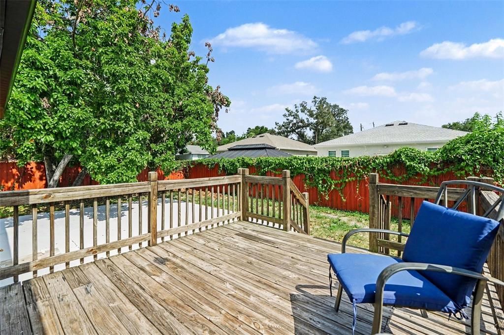 For Sale: $380,000 (3 beds, 3 baths, 1558 Square Feet)