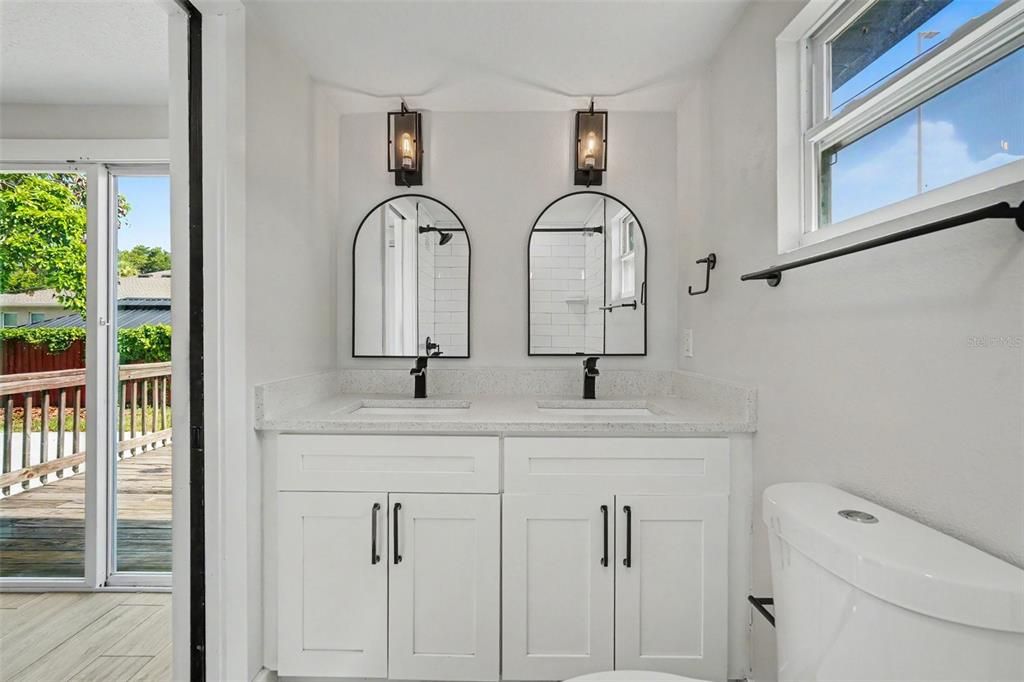 For Sale: $380,000 (3 beds, 3 baths, 1558 Square Feet)