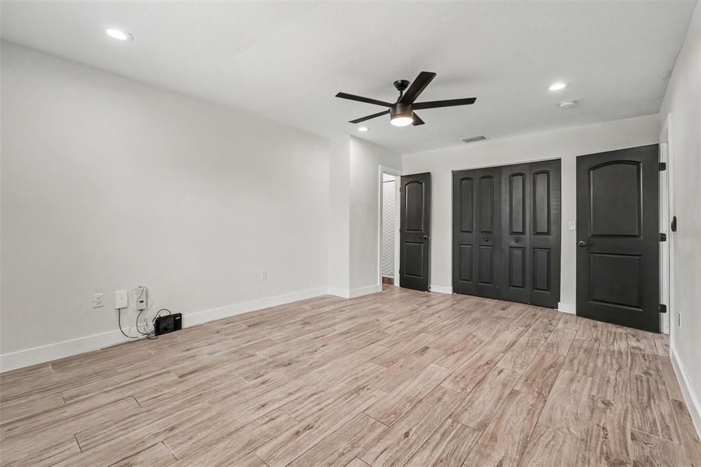 For Sale: $380,000 (3 beds, 3 baths, 1558 Square Feet)