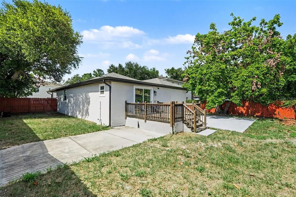 For Sale: $380,000 (3 beds, 3 baths, 1558 Square Feet)