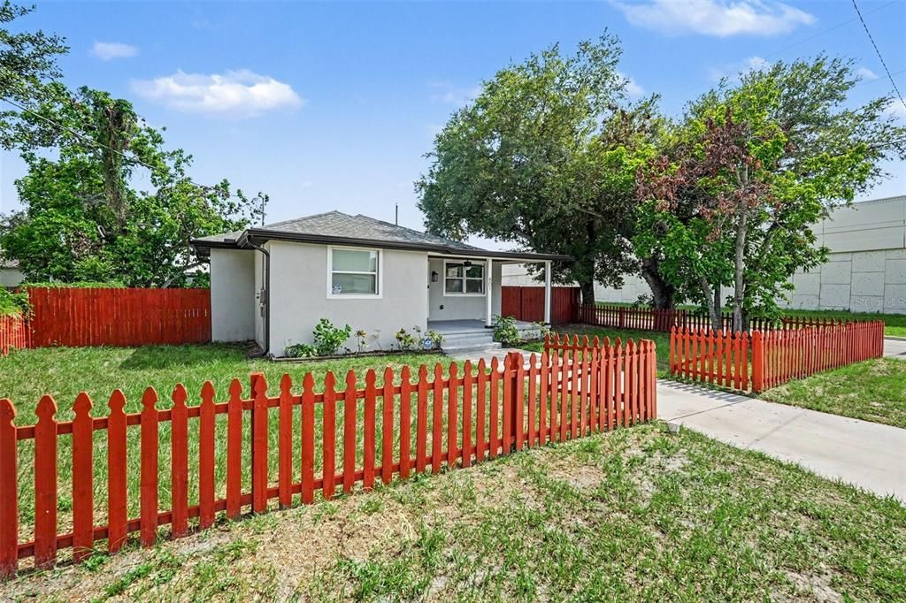 For Sale: $380,000 (3 beds, 3 baths, 1558 Square Feet)