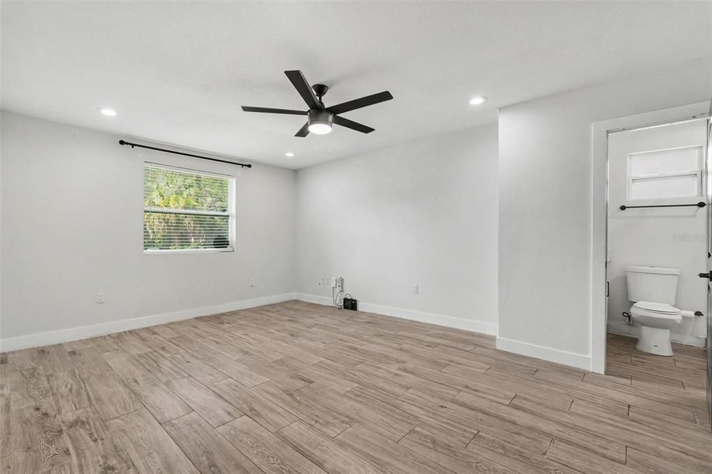 For Sale: $380,000 (3 beds, 3 baths, 1558 Square Feet)