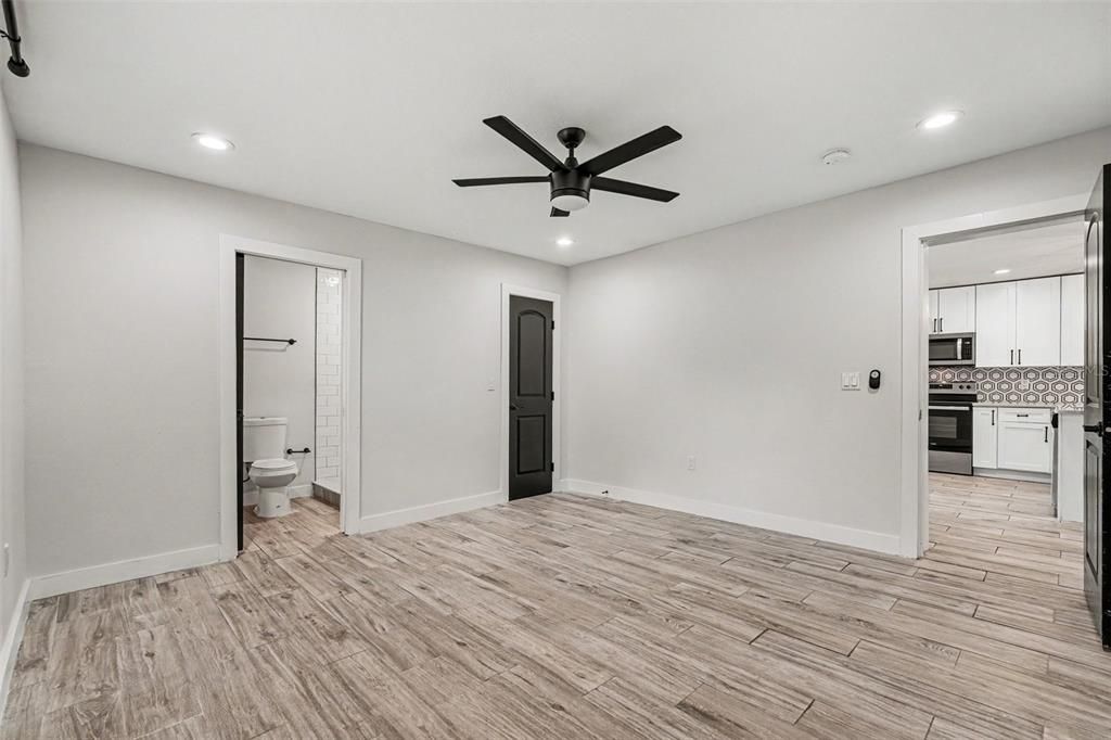 For Sale: $380,000 (3 beds, 3 baths, 1558 Square Feet)