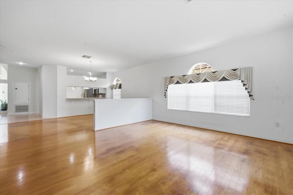 For Sale: $500,000 (3 beds, 2 baths, 1970 Square Feet)