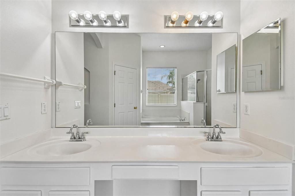 For Sale: $575,000 (4 beds, 3 baths, 2741 Square Feet)