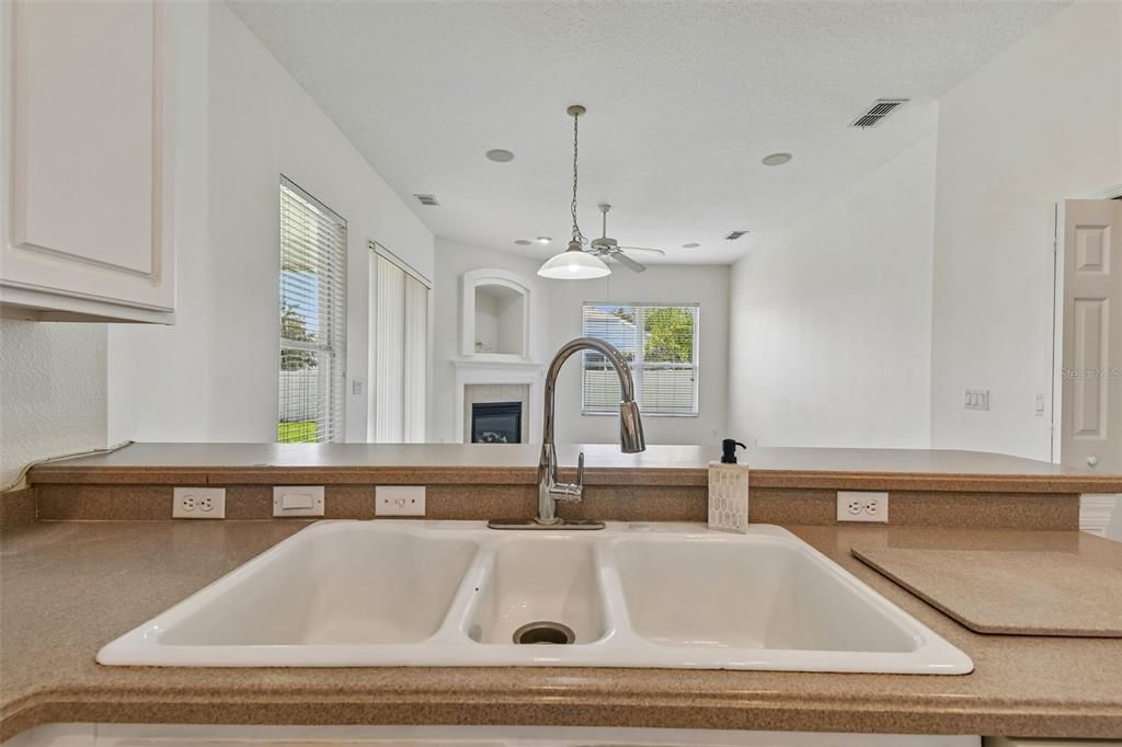 For Sale: $575,000 (4 beds, 3 baths, 2741 Square Feet)