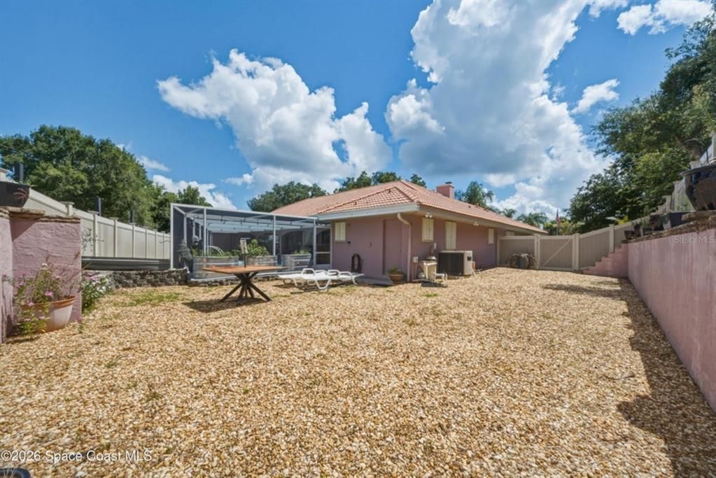 For Sale: $595,000 (3 beds, 3 baths, 2423 Square Feet)