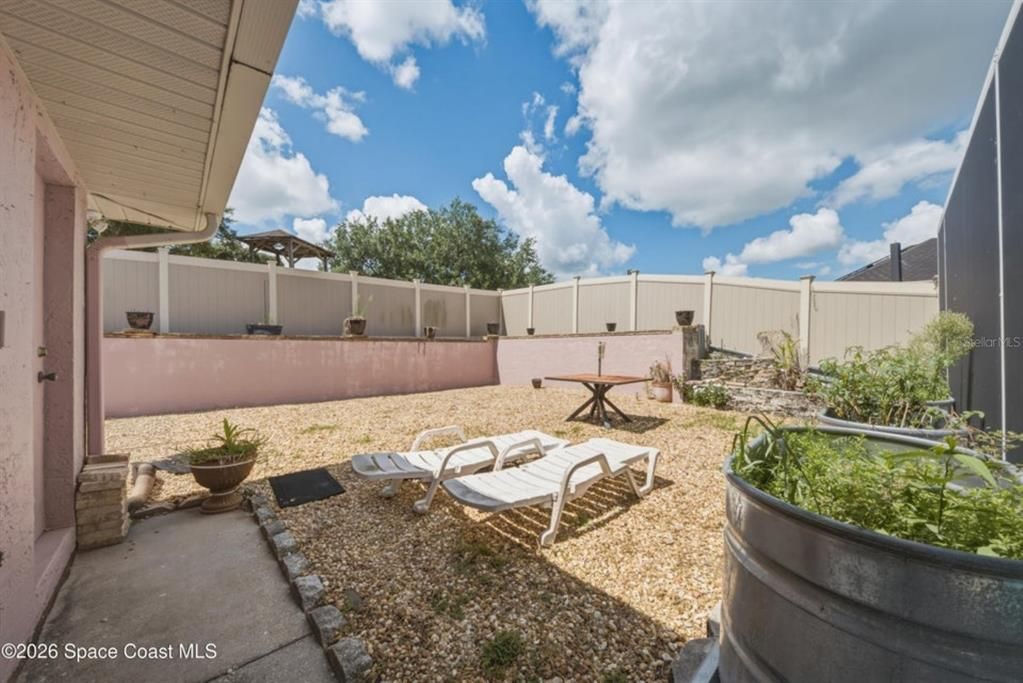 For Sale: $595,000 (3 beds, 3 baths, 2423 Square Feet)