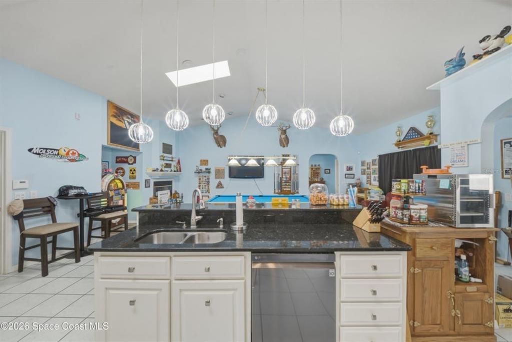 For Sale: $595,000 (3 beds, 3 baths, 2423 Square Feet)
