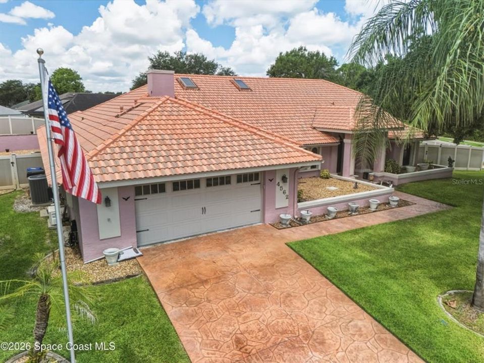 For Sale: $595,000 (3 beds, 3 baths, 2423 Square Feet)