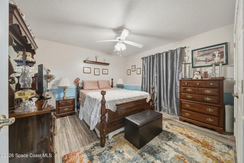 For Sale: $595,000 (3 beds, 3 baths, 2423 Square Feet)