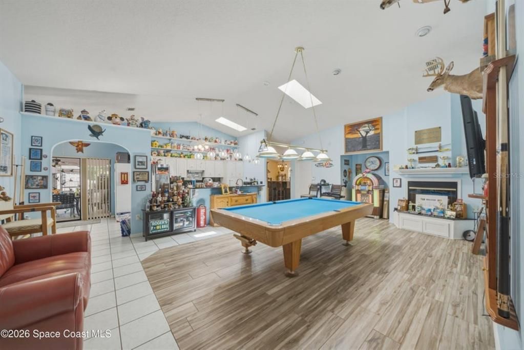 For Sale: $595,000 (3 beds, 3 baths, 2423 Square Feet)