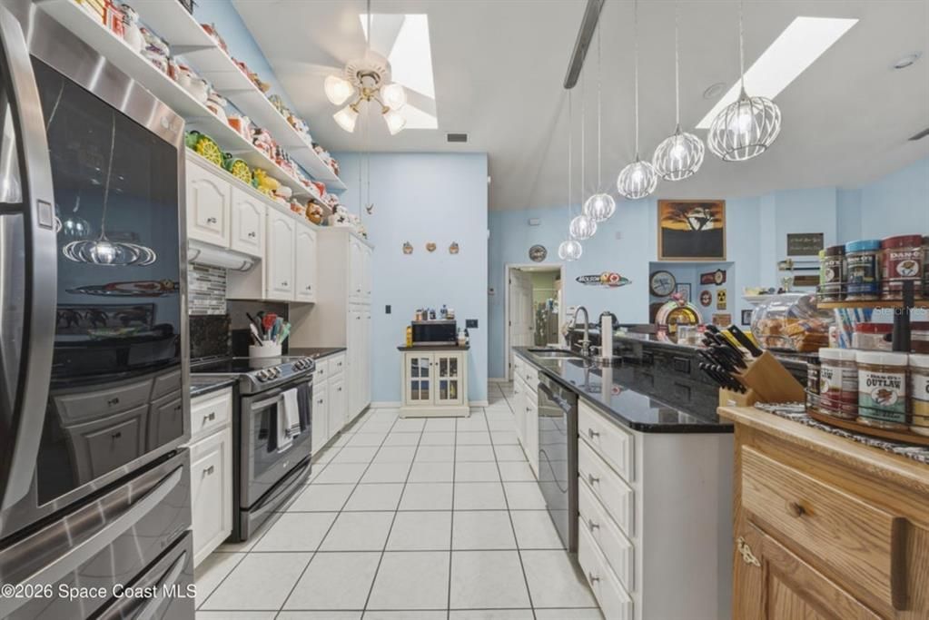 For Sale: $595,000 (3 beds, 3 baths, 2423 Square Feet)