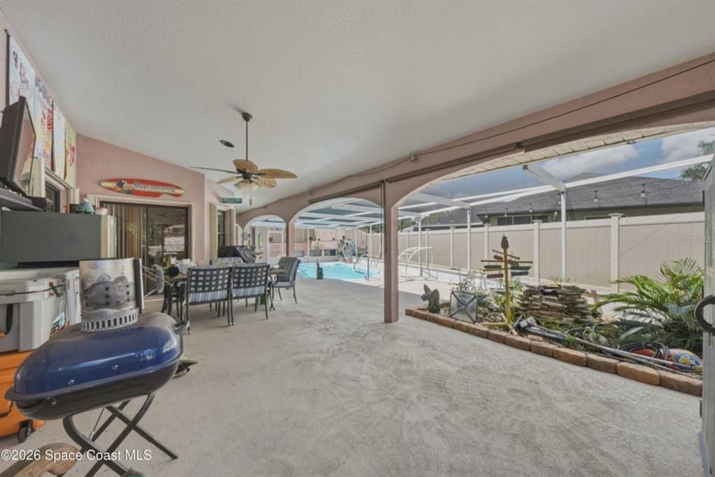 For Sale: $595,000 (3 beds, 3 baths, 2423 Square Feet)