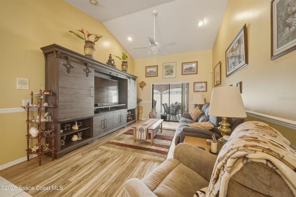 For Sale: $595,000 (3 beds, 3 baths, 2423 Square Feet)