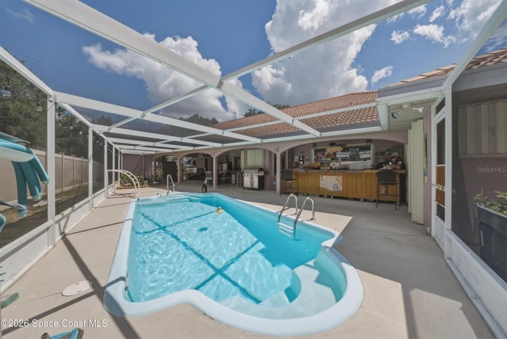 For Sale: $595,000 (3 beds, 3 baths, 2423 Square Feet)