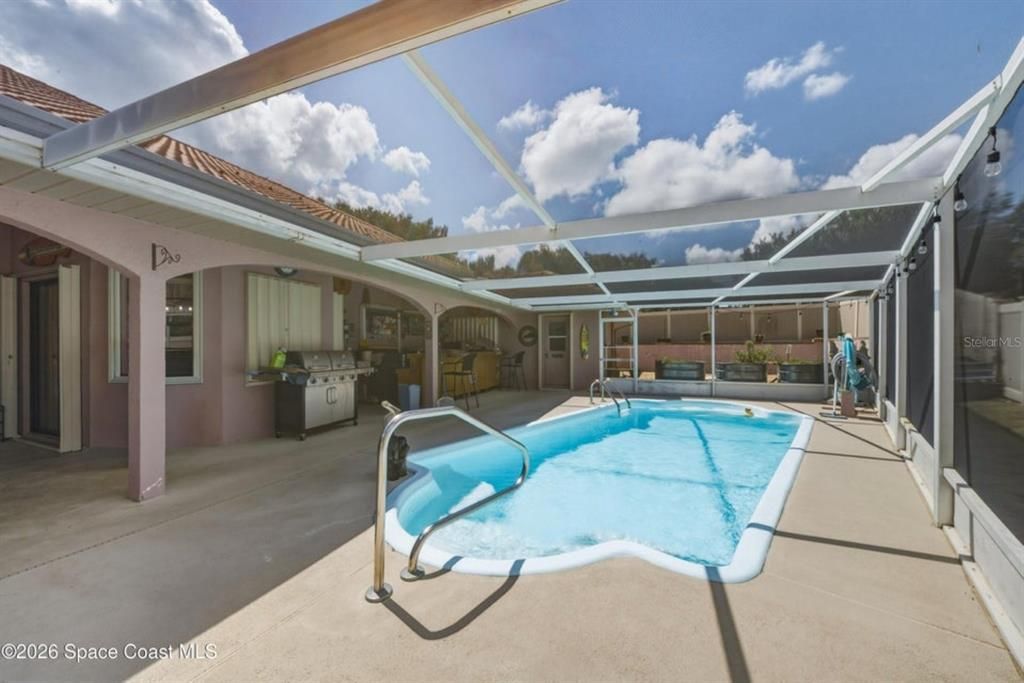 For Sale: $595,000 (3 beds, 3 baths, 2423 Square Feet)