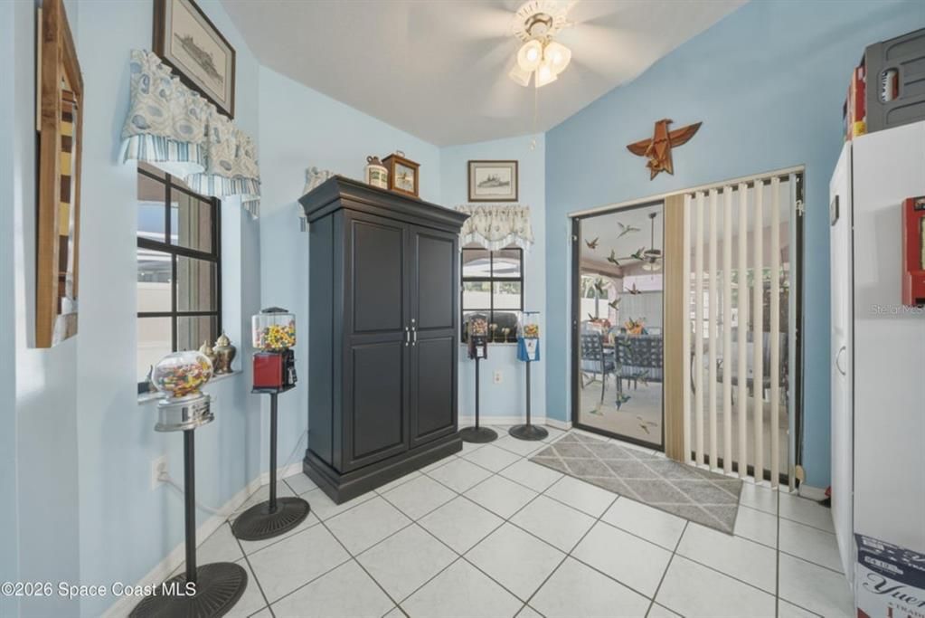 For Sale: $595,000 (3 beds, 3 baths, 2423 Square Feet)