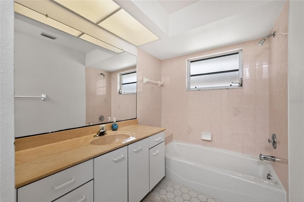 En Venta: $329,000 (3 camas, 2 baños, 1635 Pies cuadrados)
