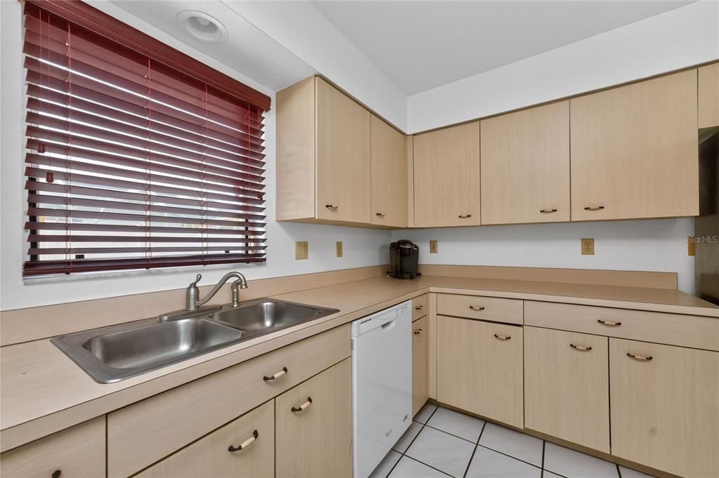 En Venta: $329,000 (3 camas, 2 baños, 1635 Pies cuadrados)