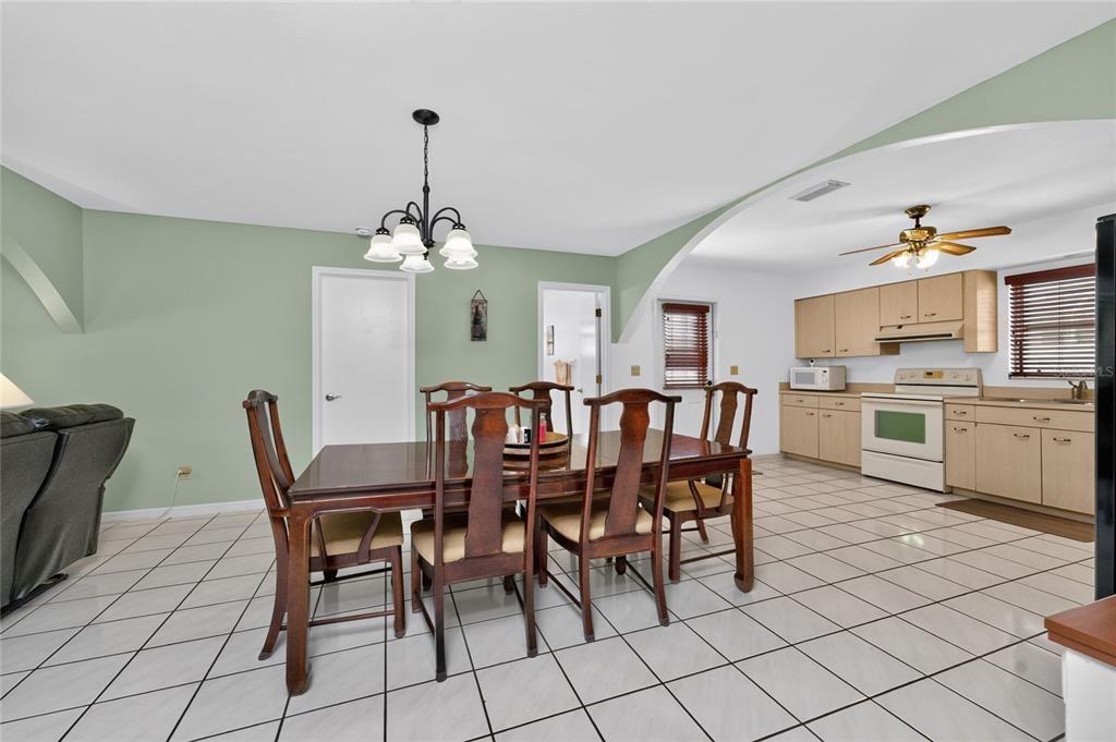 En Venta: $329,000 (3 camas, 2 baños, 1635 Pies cuadrados)