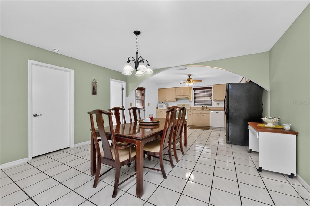 En Venta: $329,000 (3 camas, 2 baños, 1635 Pies cuadrados)
