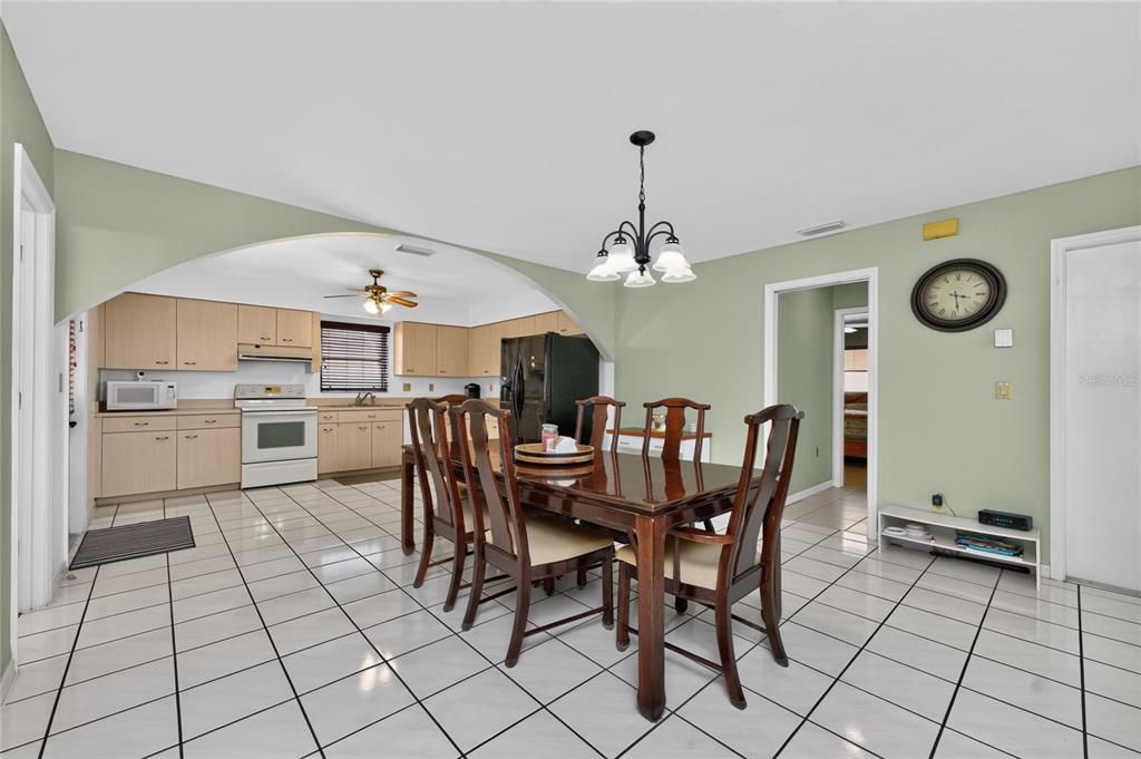 En Venta: $329,000 (3 camas, 2 baños, 1635 Pies cuadrados)