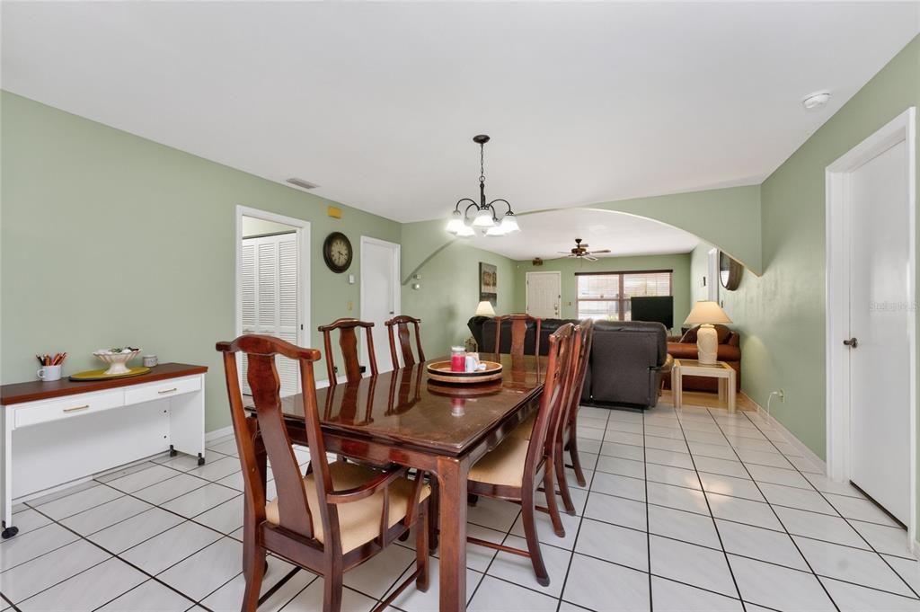En Venta: $329,000 (3 camas, 2 baños, 1635 Pies cuadrados)