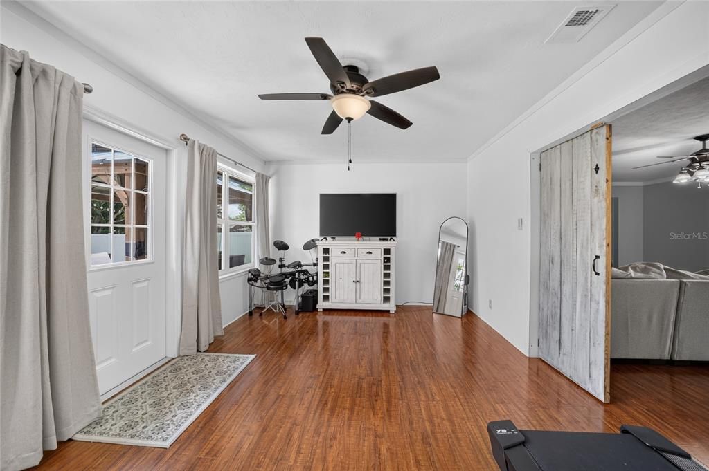 For Sale: $325,000 (3 beds, 2 baths, 2052 Square Feet)