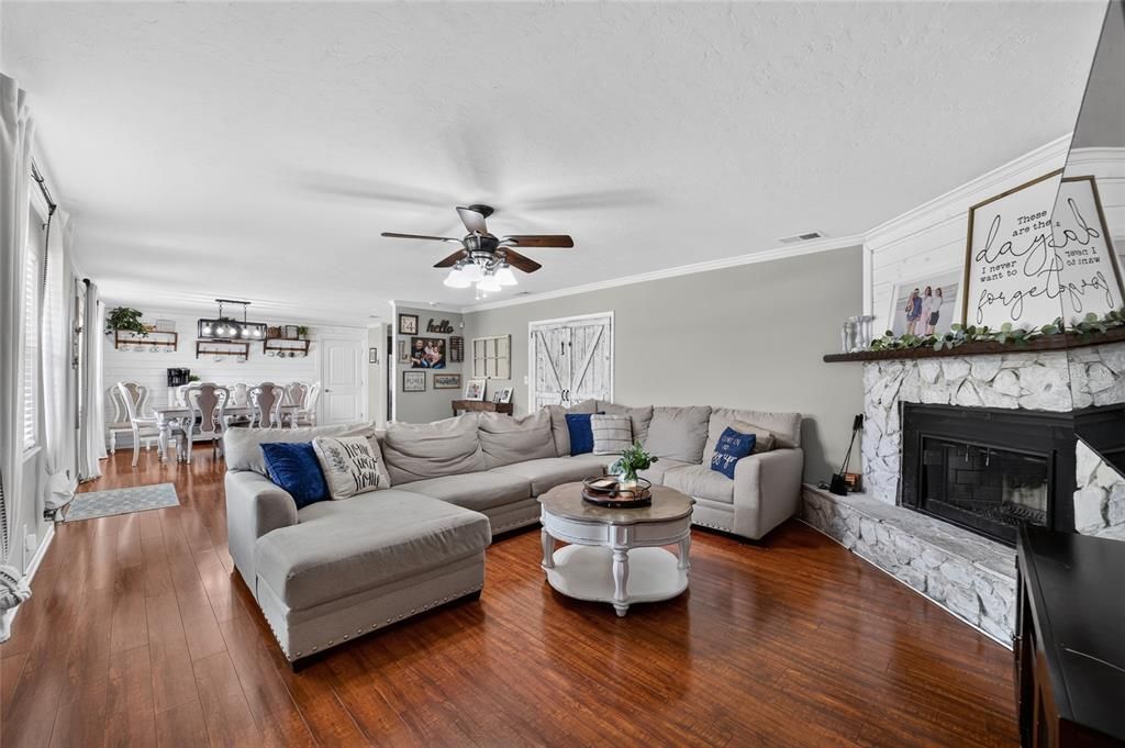 For Sale: $325,000 (3 beds, 2 baths, 2052 Square Feet)