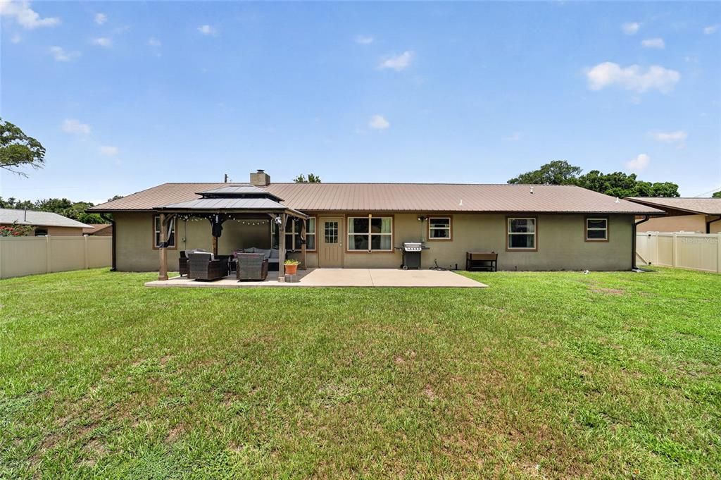 For Sale: $325,000 (3 beds, 2 baths, 2052 Square Feet)