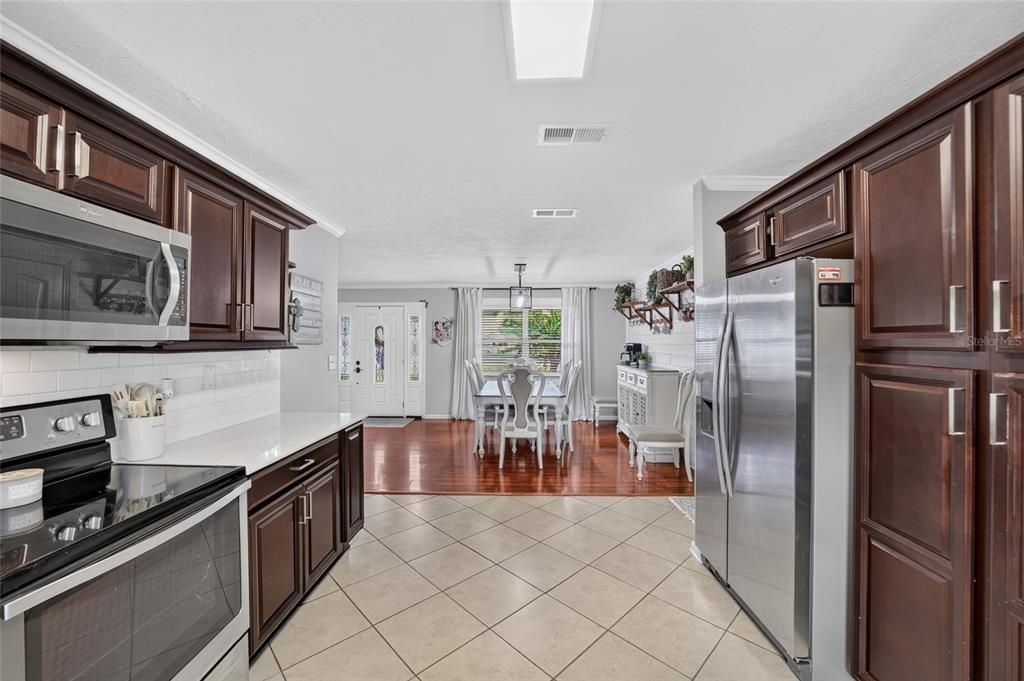 For Sale: $325,000 (3 beds, 2 baths, 2052 Square Feet)