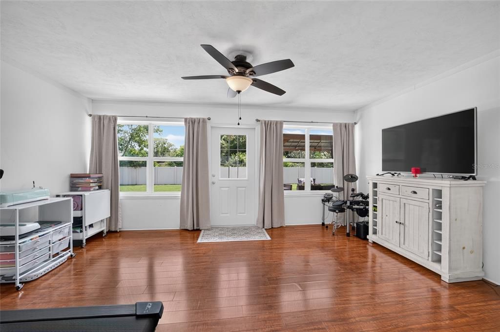 For Sale: $325,000 (3 beds, 2 baths, 2052 Square Feet)