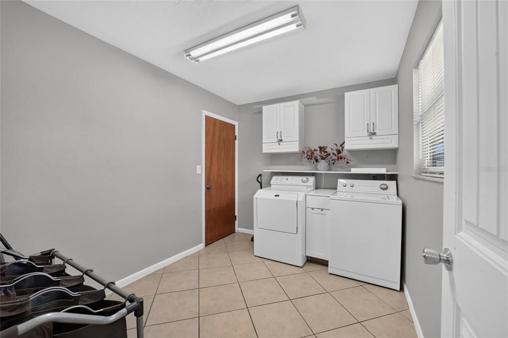 For Sale: $325,000 (3 beds, 2 baths, 2052 Square Feet)