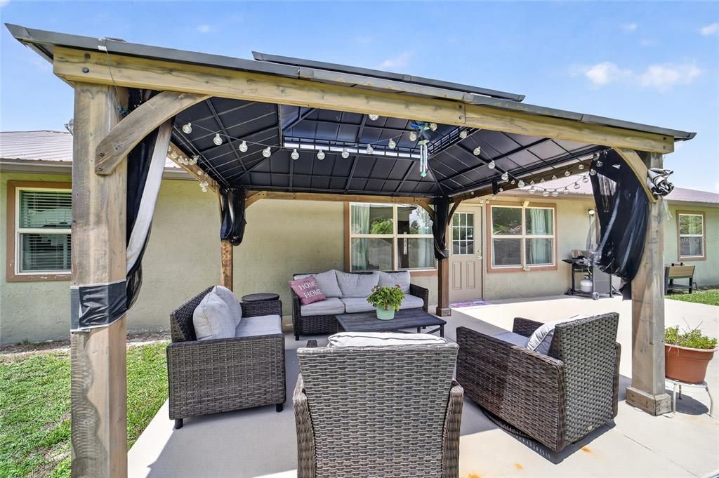 For Sale: $325,000 (3 beds, 2 baths, 2052 Square Feet)