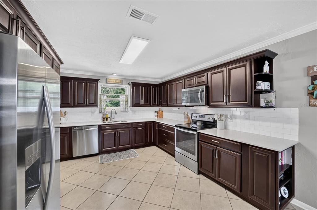 For Sale: $325,000 (3 beds, 2 baths, 2052 Square Feet)
