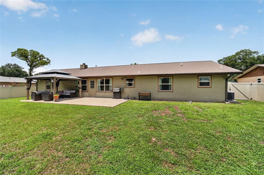 For Sale: $325,000 (3 beds, 2 baths, 2052 Square Feet)