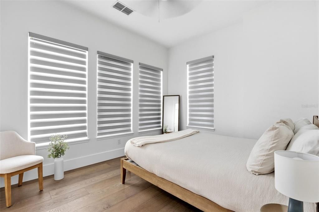 En Venta: $940,000 (4 camas, 3 baños, 2035 Pies cuadrados)