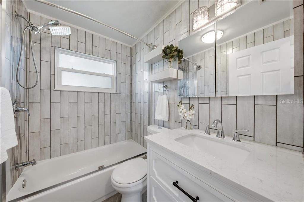 На продажу: $399,000 (3 спален, 1 ванн, 1175 Квадратных фут)