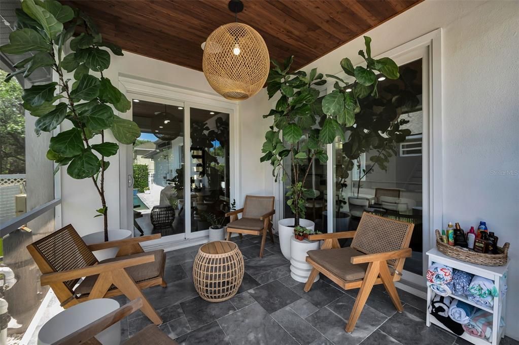 Activo con contrato: $625,000 (4 camas, 3 baños, 2112 Pies cuadrados)